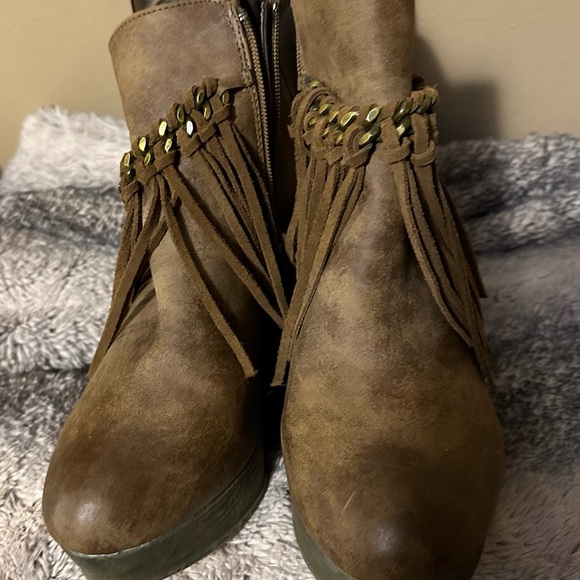 Sbicca brown wedge fringe booties size 9 NWOT - Picture 2 of 7